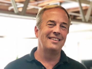 tim-choate-big-chair